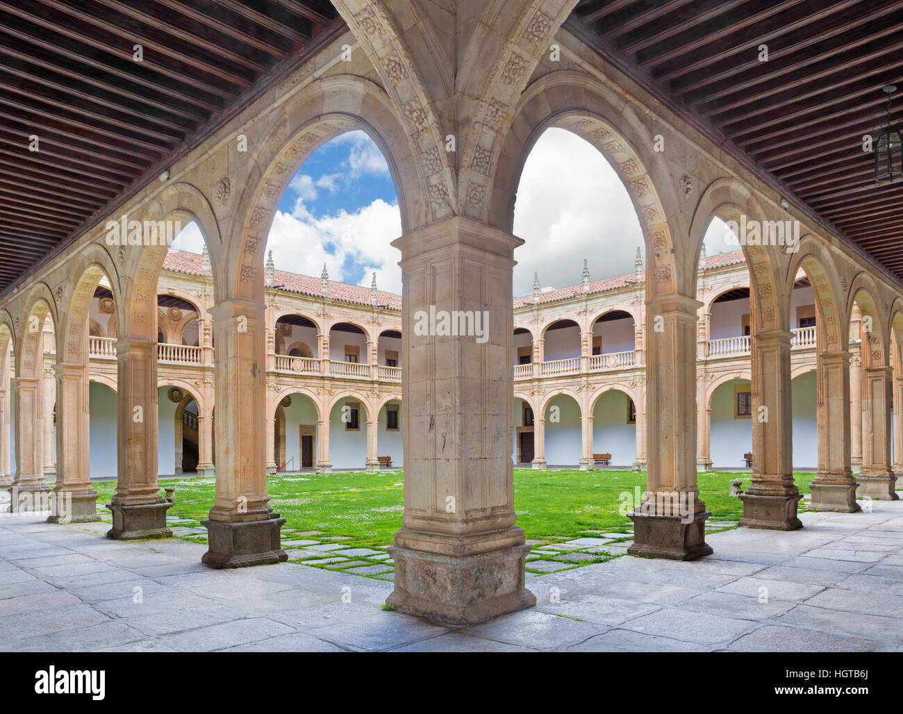 Salamanque, Espagne, Avril 17, 2016 : - l'atrium du Colegio Arzobispo Fonseca. Banque D'Images