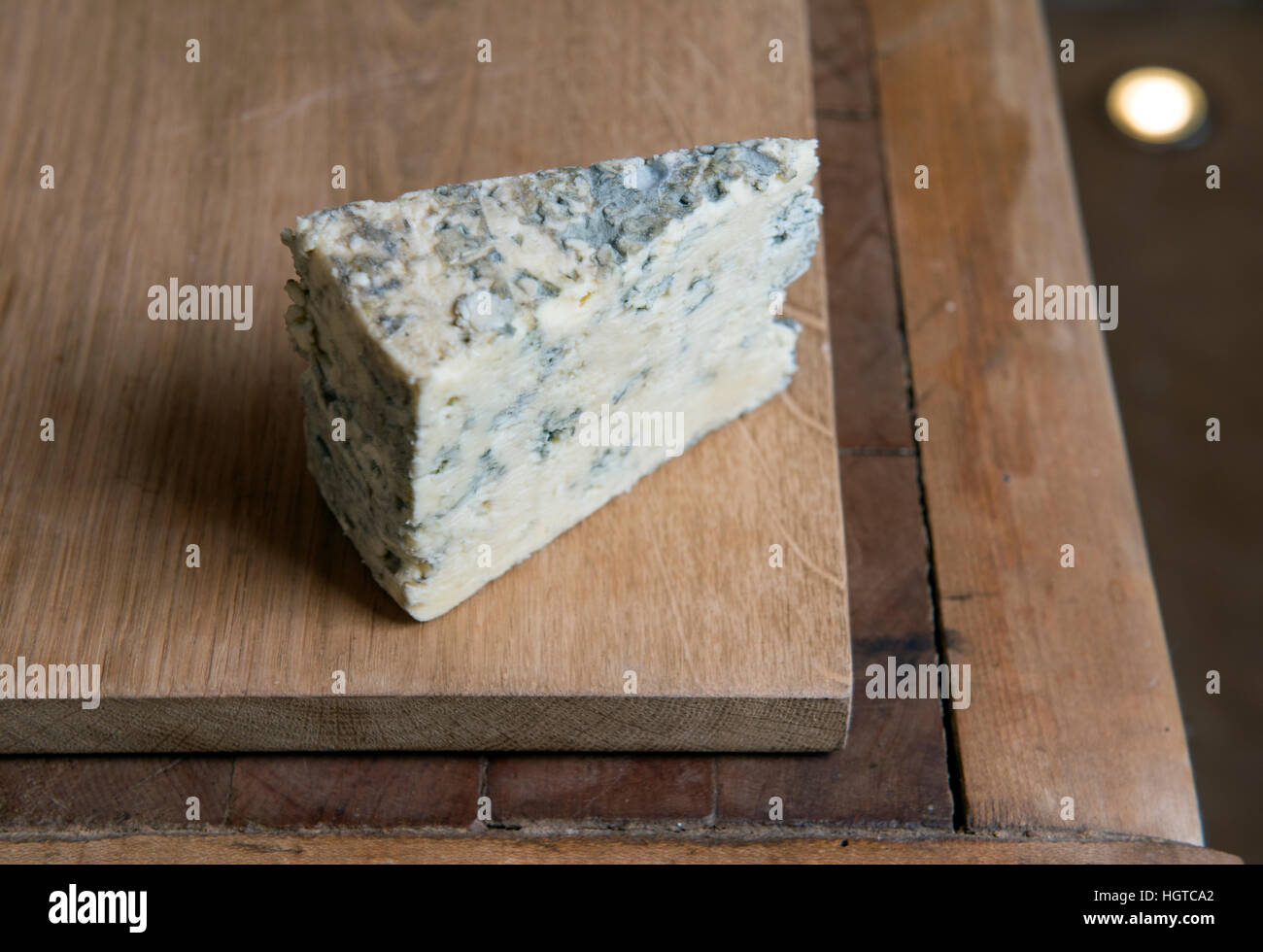 Un morceau de fromage bleu Anglais Banque D'Images