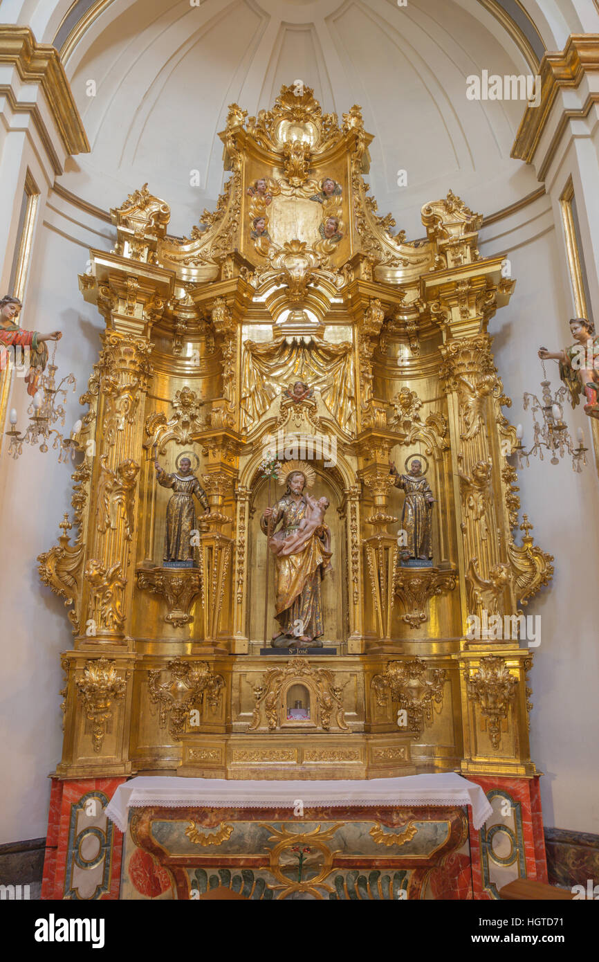 AVILA, ESPAGNE, avril - 19, 2016 : l'autel sculpté polychrome de st. Joseph dans l'église Convento San Antonio par artiste inconnu de 18 ans. 100. Banque D'Images
