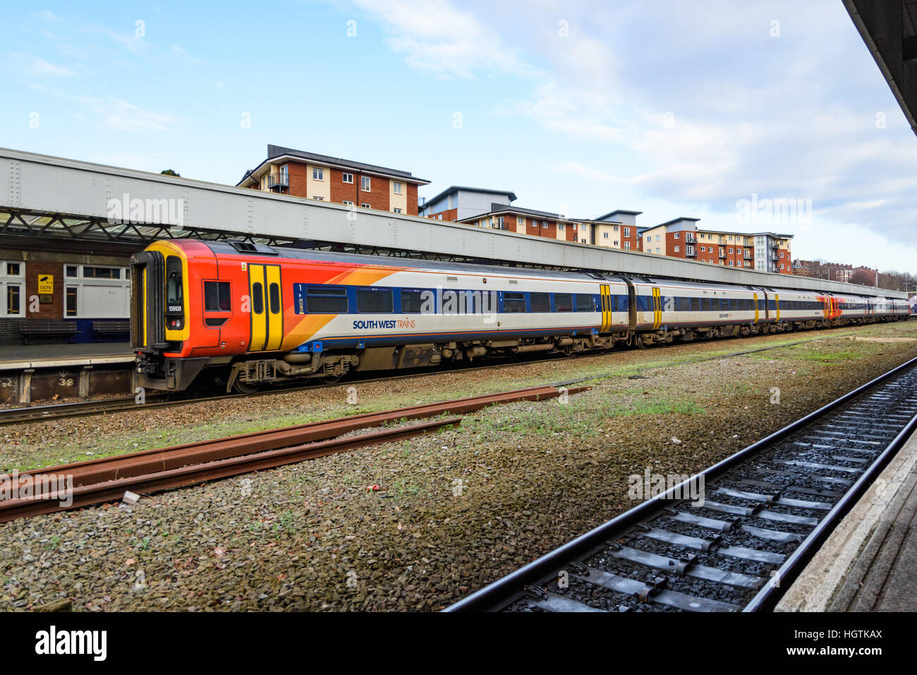 Les Trains du sud-ouest de train de voyageurs à la gare centrale d'Exeter Banque D'Images