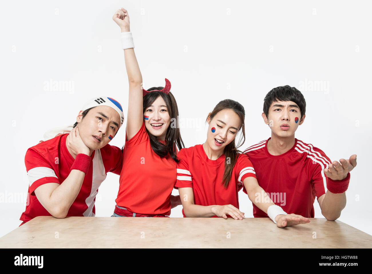 Portrait of young Korean Red Devil cheerleaders Banque D'Images