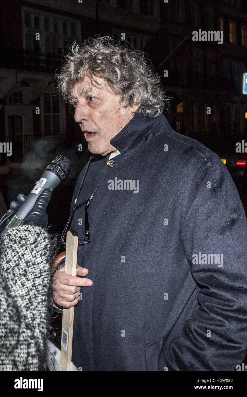 Tom Stoppard, dramaturge et scénariste britannique rejoint le Free Belarus Now de protestation devant l'ambassade biélorusse à Londres, Royaume-Uni Banque D'Images