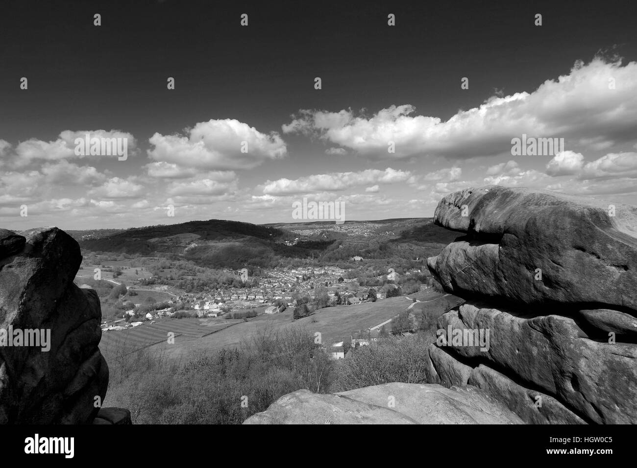 Printemps sur le village de Cromford du Black Rocks Country Park, parc national de Peak District, Derbyshire Dales, England, UK Banque D'Images