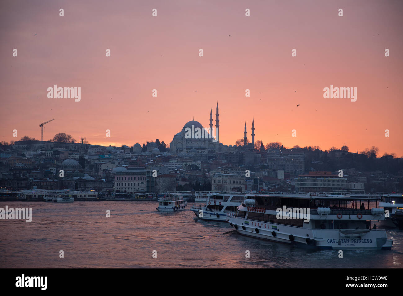 Coucher de soleil sur les toits d'Istanbul, Turquie. Banque D'Images
