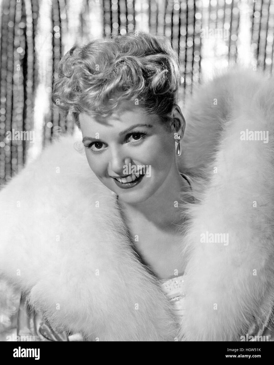 JUDY HOLLIDAY (1921-1965) Photo de promotion de la chanteuse et actrice du film US sur 1945 Banque D'Images