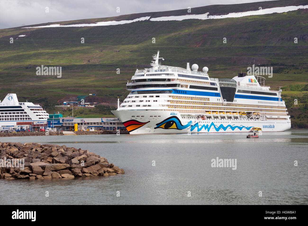 Bateau de croisière AIDAsol à Port, Akureyri, Islande Banque D'Images