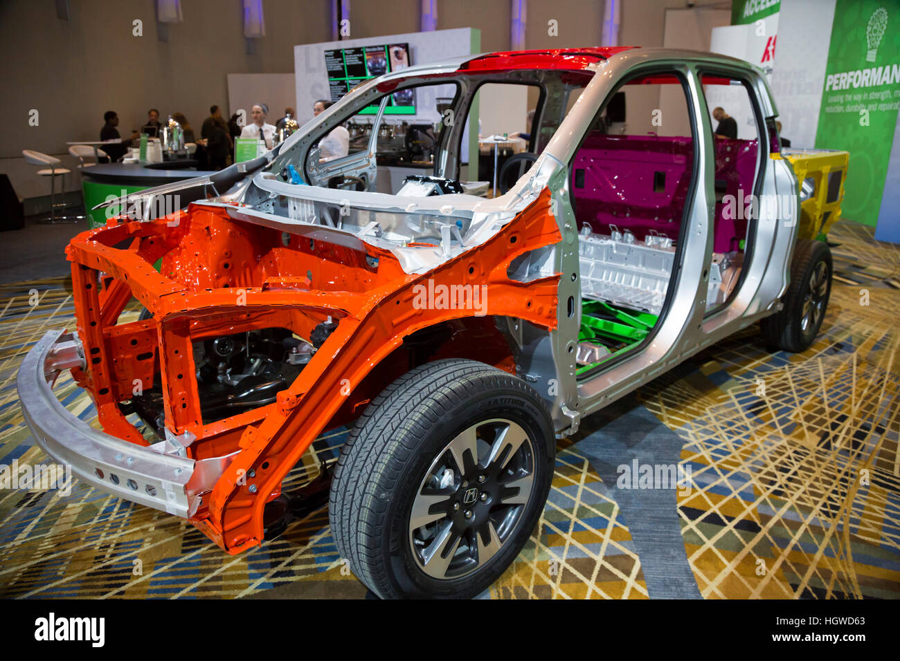 Detroit, Michigan - l'industrie de l'acier affiche le cadre en acier d'une Honda Ridgeline au North American International Auto Show. Banque D'Images