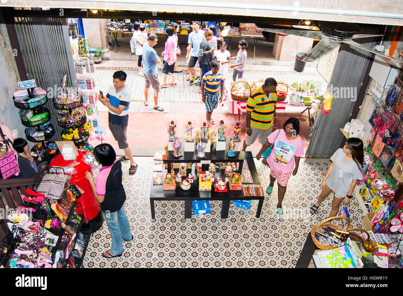 L'achat d'artisanat, concubine Lane, vieille ville, Ipoh, Perak, Malaisie Banque D'Images
