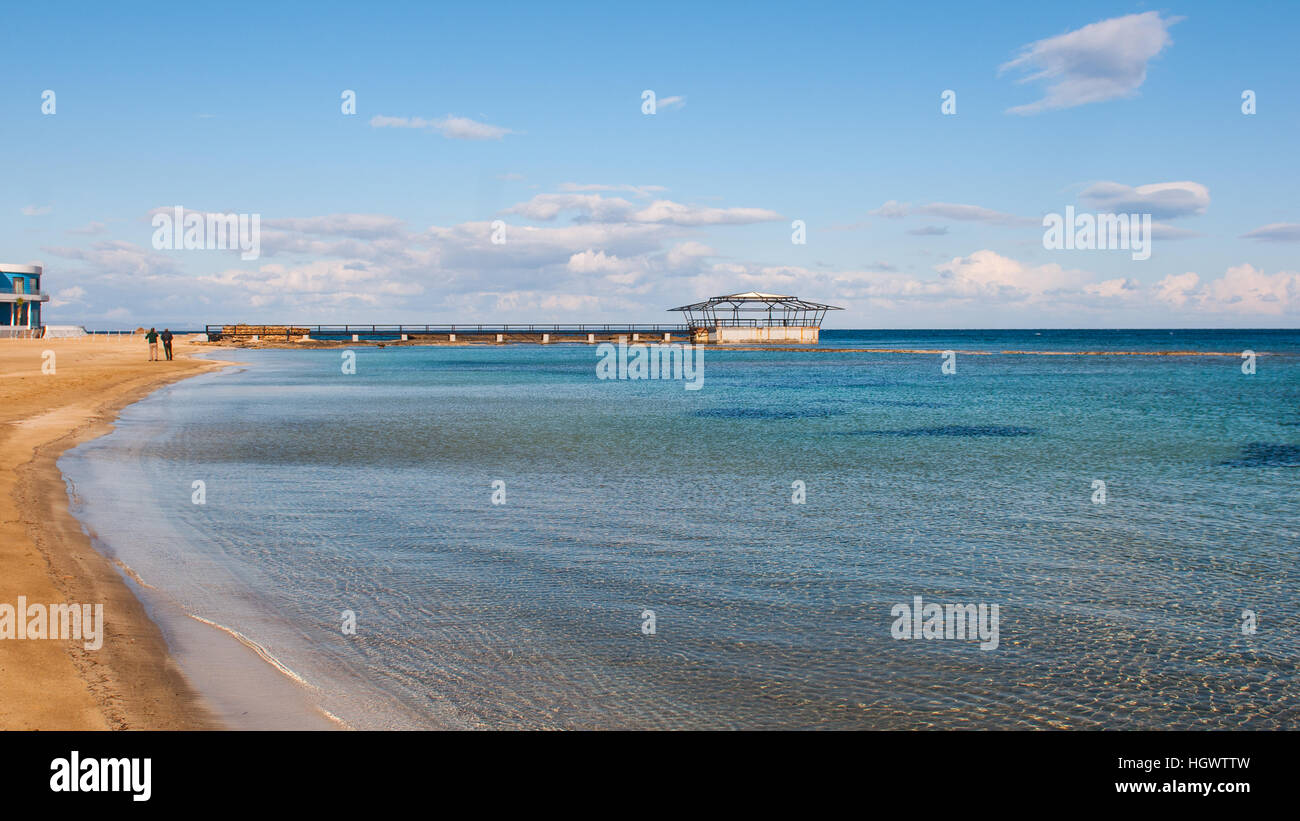 Une vue de la côte et la plage de Famagouste, dans le nord de Chypre. Banque D'Images