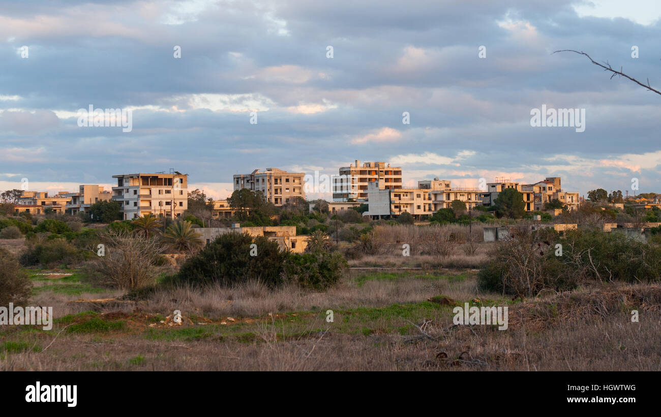 Des maisons abandonnées dans le quartier de Varosha ghost de Famagouste, dans le nord de Chypre. Banque D'Images