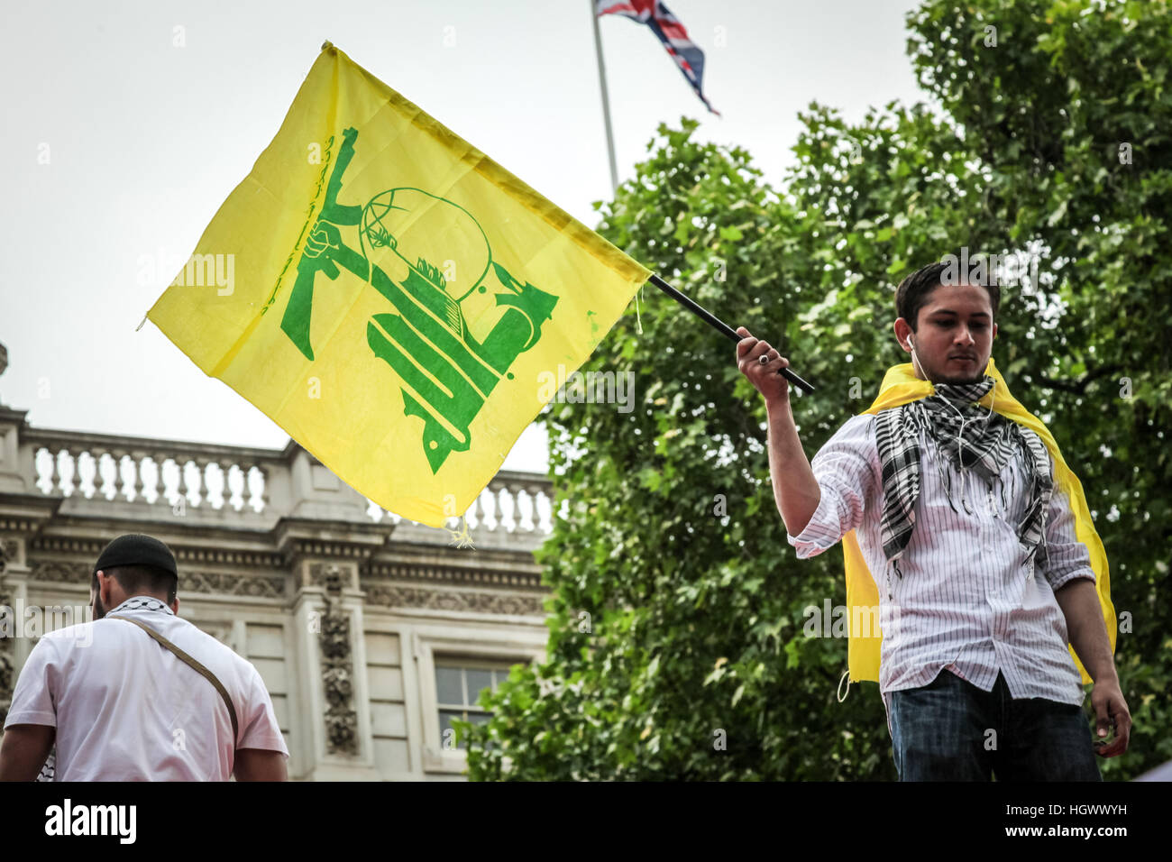 Pavillon d'onde prend en charge le Hezbollah. Marche de protestation contre la violence utilisée par les soldats israéliens au cours de la flottille de Gaza. Londres, Royaume-Uni. Banque D'Images
