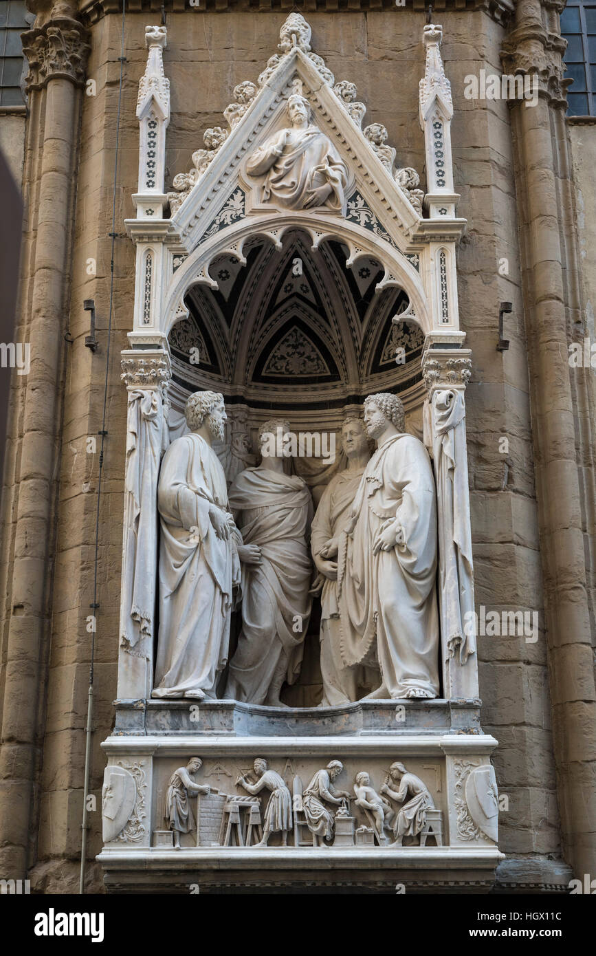 Florence. L'Italie. Sculpture du 'Quatre Couronnés, des maîtres de Nanni di Banco (ca. 1380-1385-1421), ca. 1410-15, sur la façade du Palazzo Vecchio. Banque D'Images