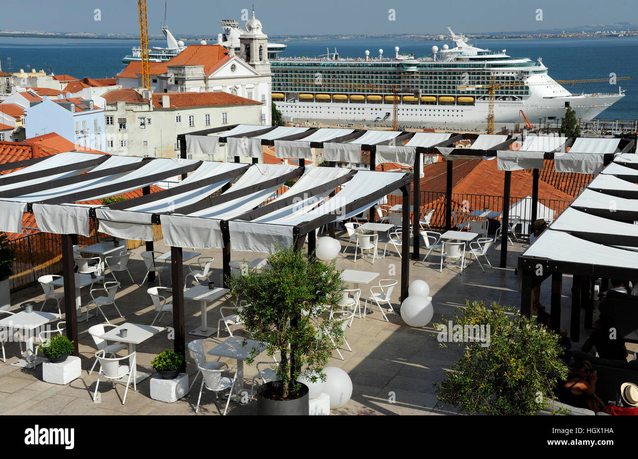 Indépendance de la Seas cruise ship terminal passagers à Santa Apolonia, Igreja de Santo Estevao église, Lisbonne, Portugal Banque D'Images