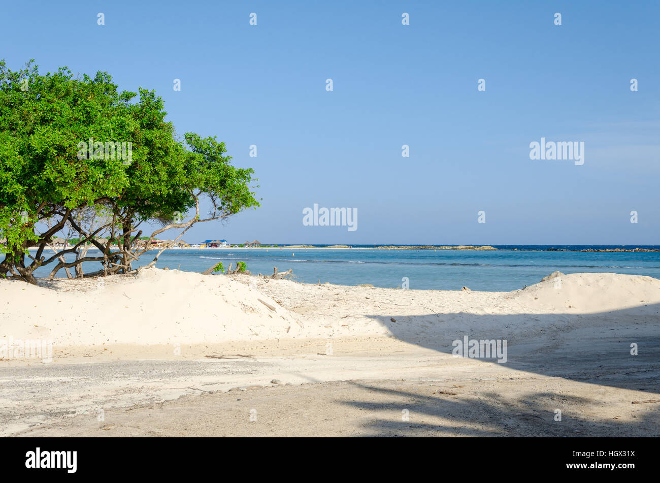 Aruba, Antilles - le 26 septembre 2012 : la vue étonnante de baby beach sur l'île d'Aruba dans la mer des Caraïbes Banque D'Images