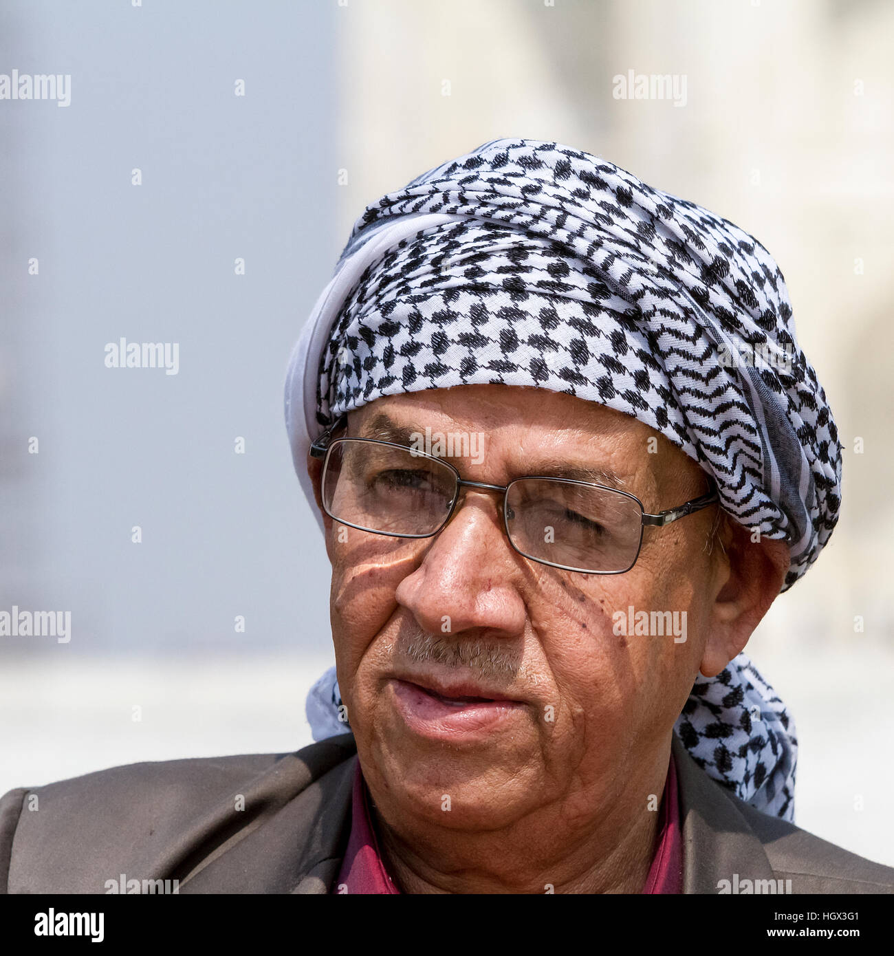 Photo de la tête d'un homme portant un foulard arabe en face du Taj Mahal  en Inde Photo Stock - Alamy