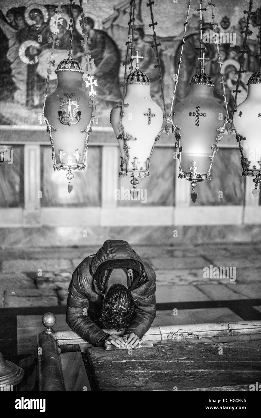 Pierre de l'onction, l'église du Saint-Sépulcre, Vieille Ville, site du patrimoine mondial de l'UNESCO, Jérusalem, Israël, Moyen-Orient, Asie Banque D'Images