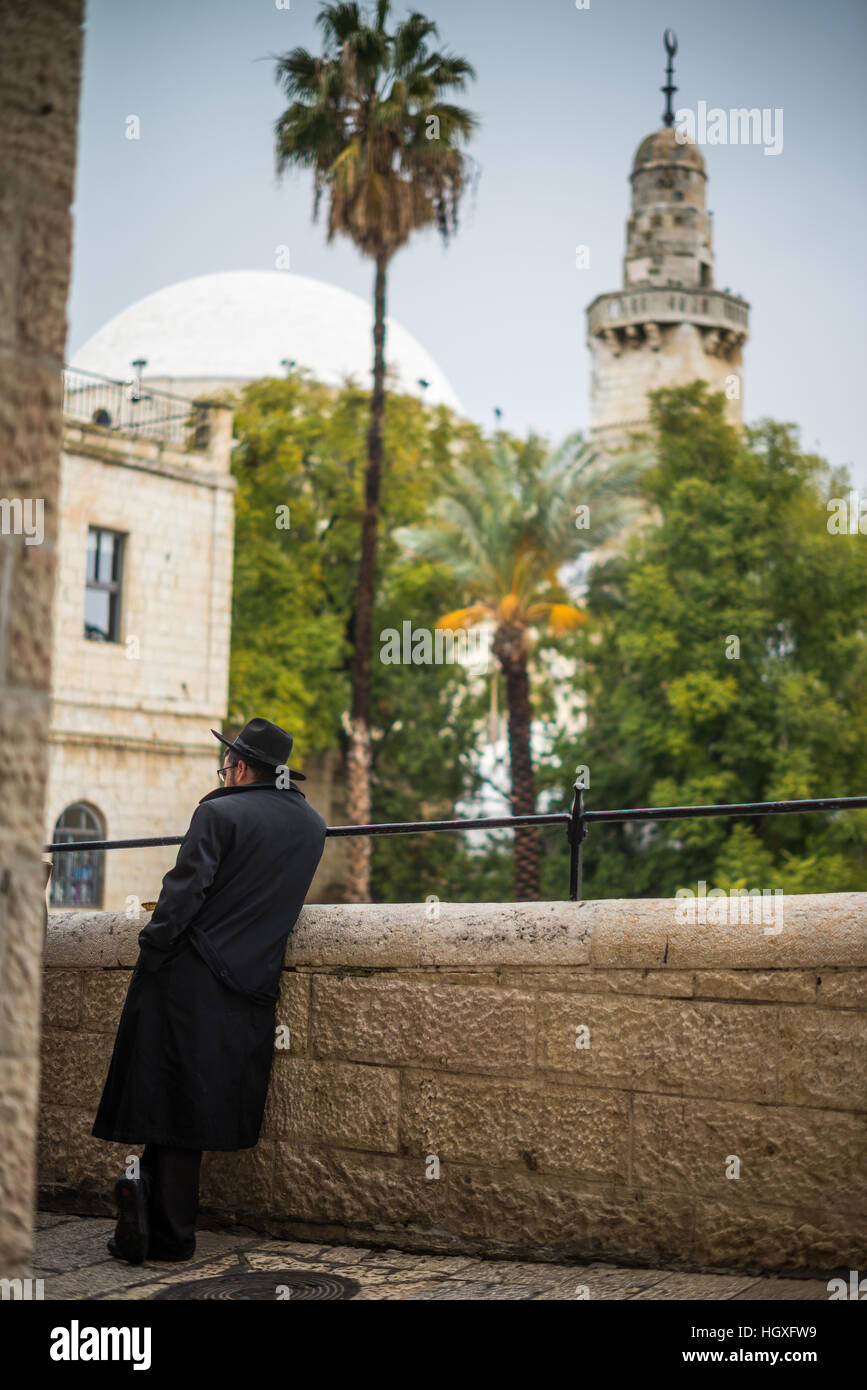 Les Juifs dans les rues de Jérusalem, Israël, Moyen Orient Banque D'Images