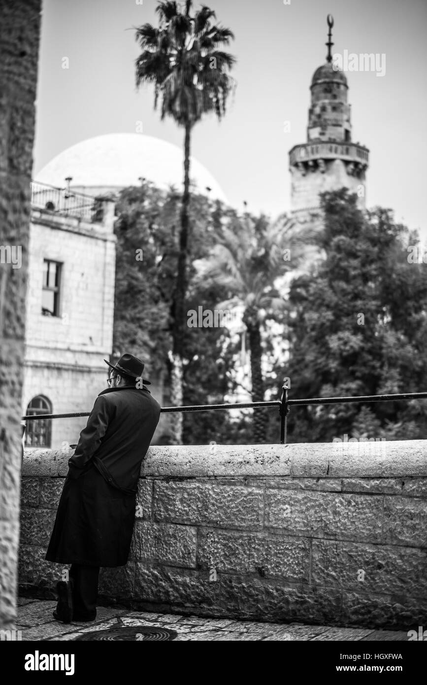 Les Juifs dans les rues de Jérusalem, Israël, Moyen Orient Banque D'Images