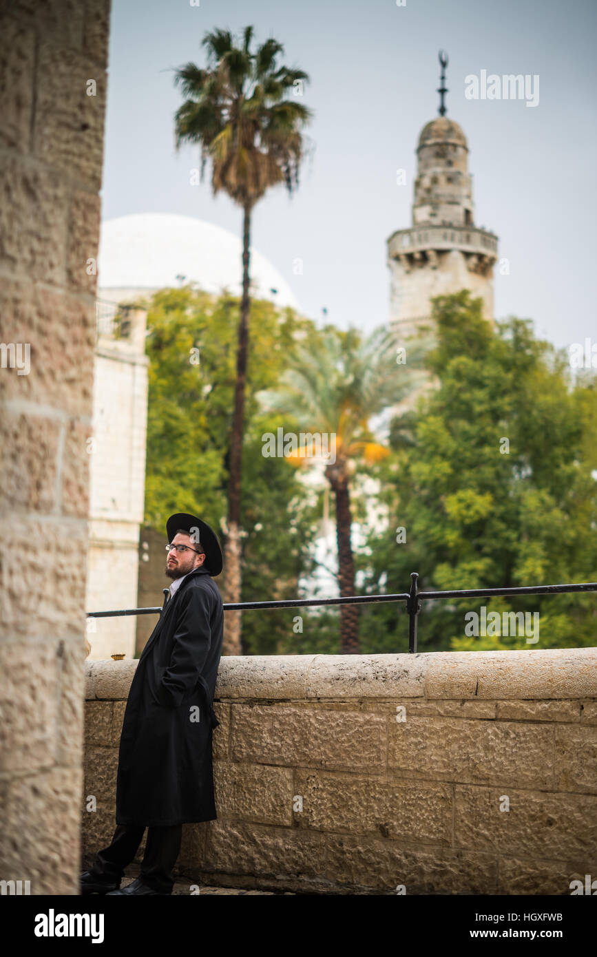 Les Juifs dans les rues de Jérusalem, Israël, Moyen Orient Banque D'Images