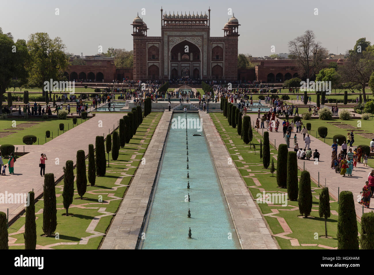 La grande porte (Darwaza-i rauza), l'entrée principale de la tombe. Taj Mahal, Agra, Uttar Pradesh, Inde Banque D'Images