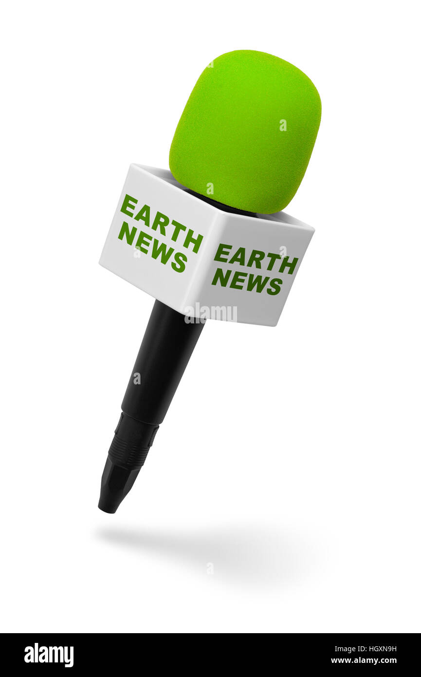 Microphone vert et noir avec Earth News isolé sur fond blanc. Banque D'Images