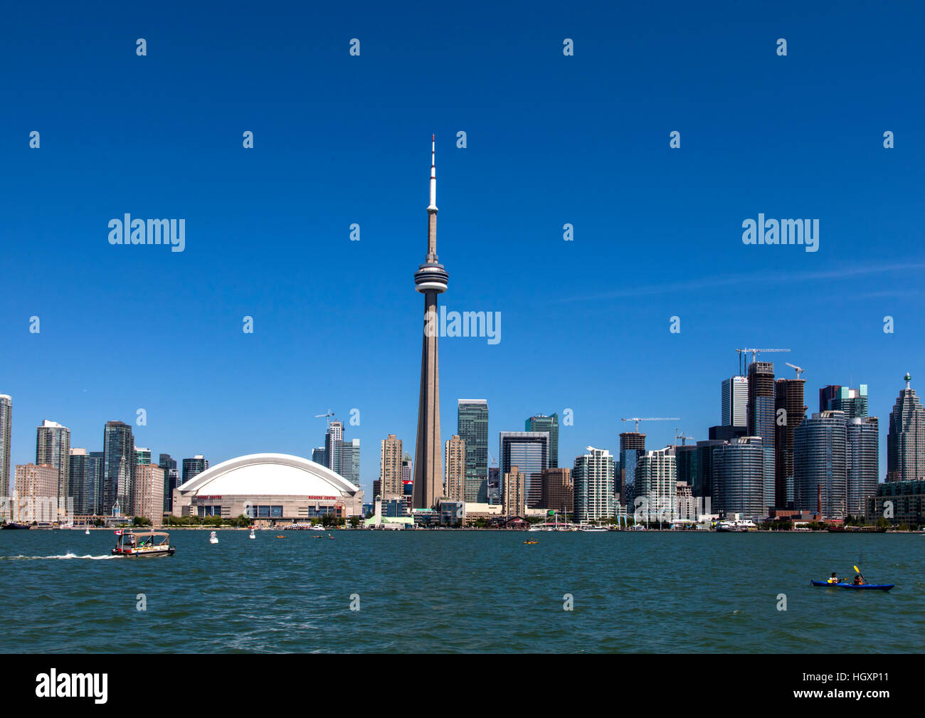 Toronto Waterfront avec Rodgers Sports Centre et la Tour CN Banque D'Images