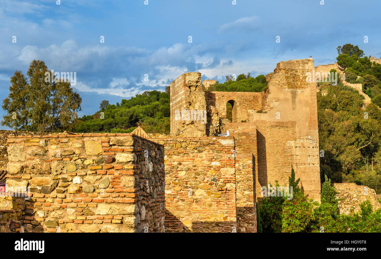 Des murs en pierre et tours de la forteresse Alcazaba de Málaga. L'Espagne. L'Andalousie. Banque D'Images