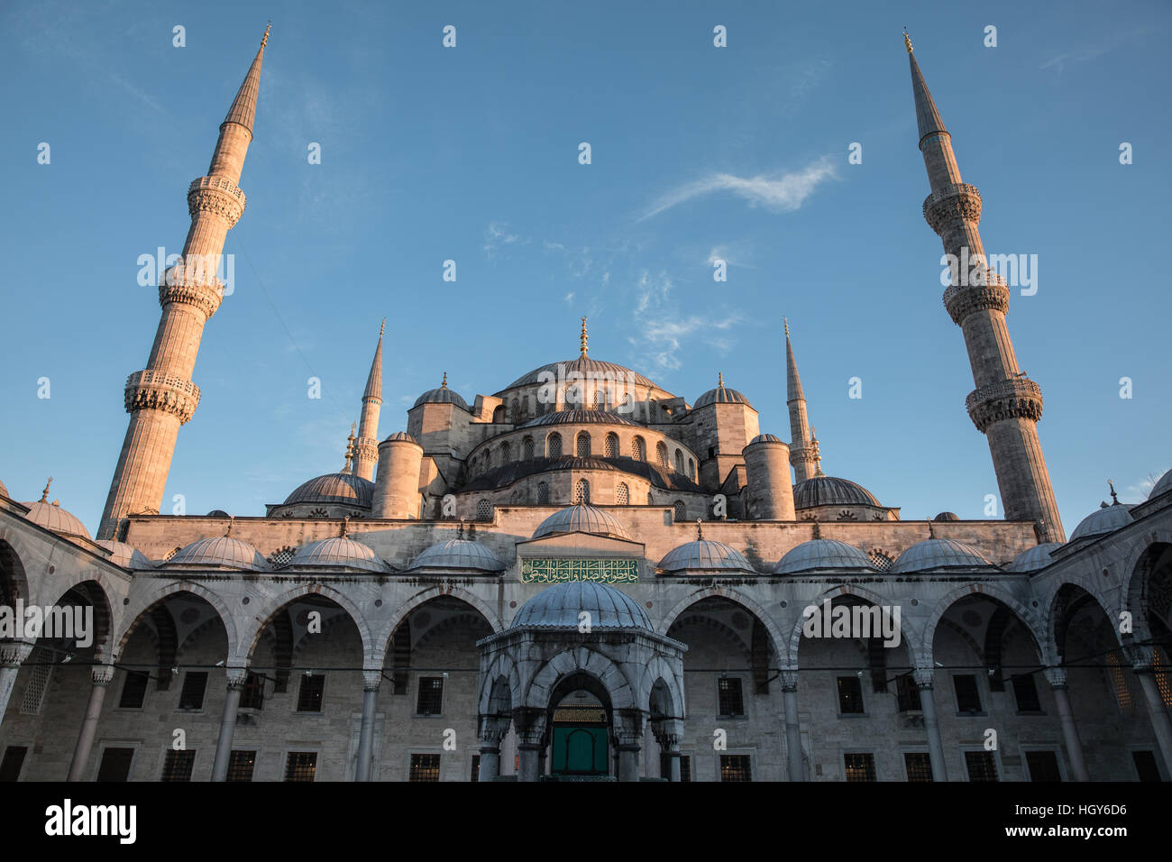 La cour de la Mosquée Bleue (Sultanahmet) à Istanbul, Turquie. Banque D'Images