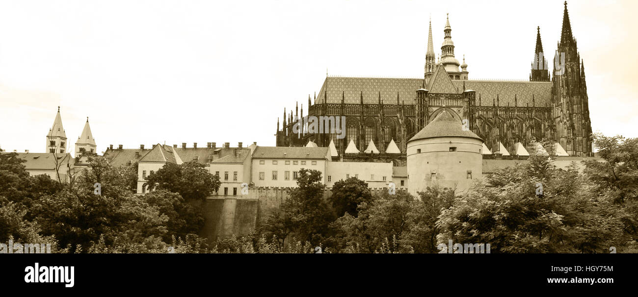 Panorama de la kathedral et ancienne forteresse à Prague Banque D'Images
