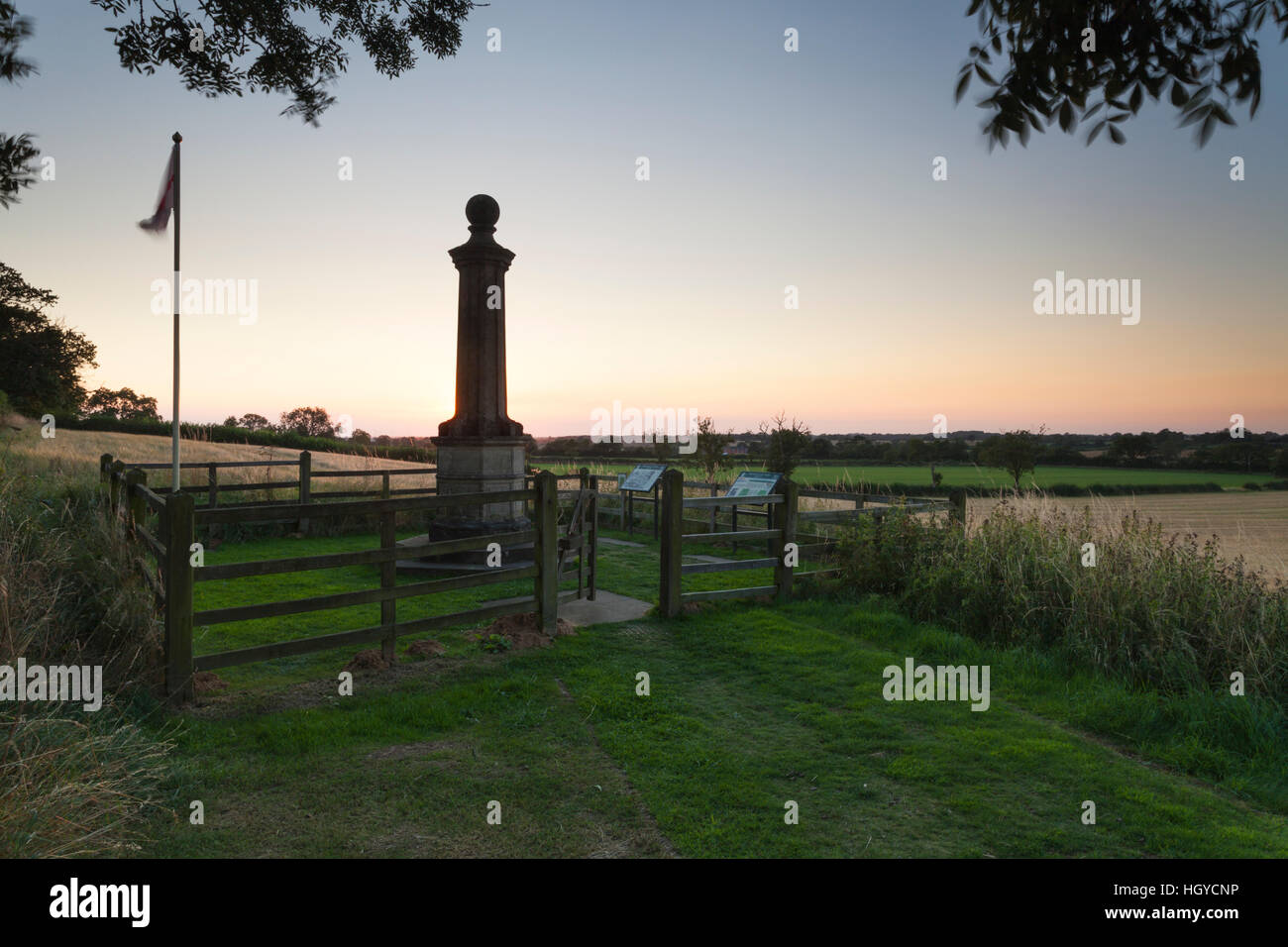 Le Cromwell Monument au coucher du soleil sur le site de la guerre civile de 1645 à Granby dans le Northamptonshire, Angleterre Banque D'Images