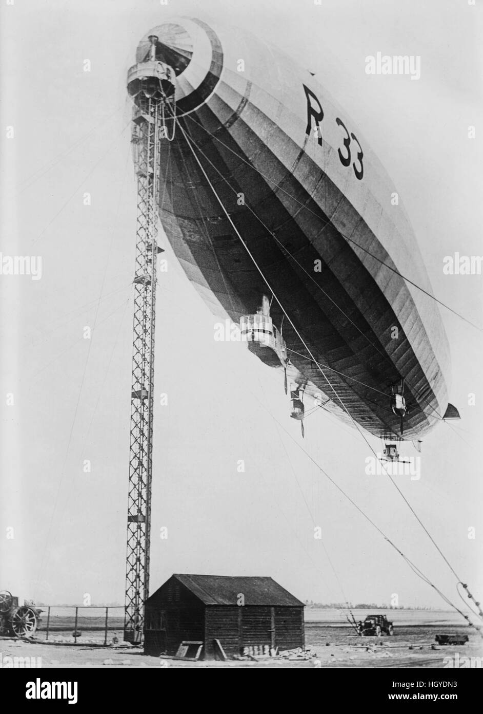 R 33 Airship au mât d'amarrage, Bain News Service, 1921 Banque D'Images
