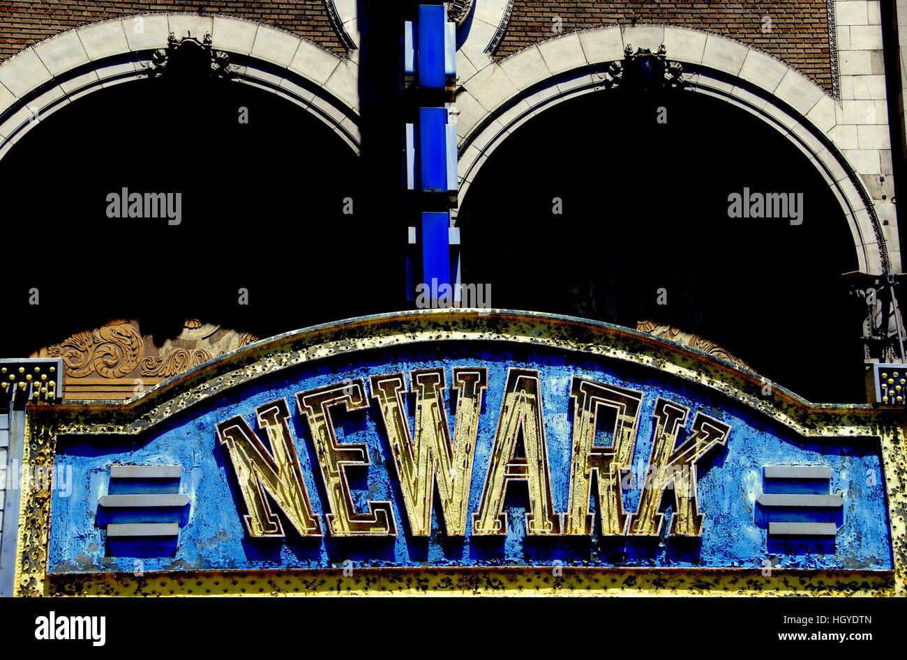 Newark, New Jersey - le 4 juillet 2009 : chapiteau de l'ancien cinéma Paramount NEWARK sur Market Street Banque D'Images