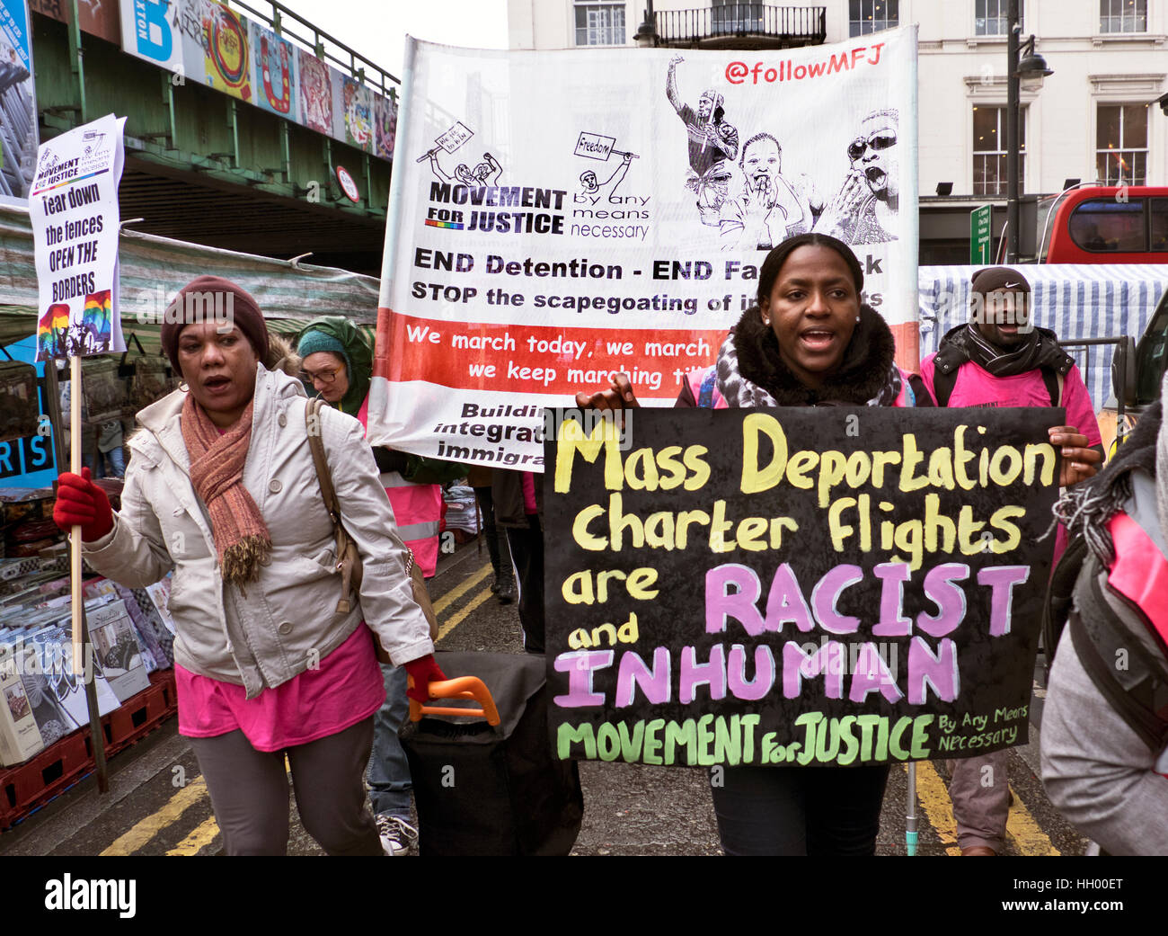 Marche contre l'expulsion en masse organisées par le Mouvement pour la Justice.exigeant du gouvernement du Royaume-Uni s'arrêter la déportation en masse via vol charter Banque D'Images