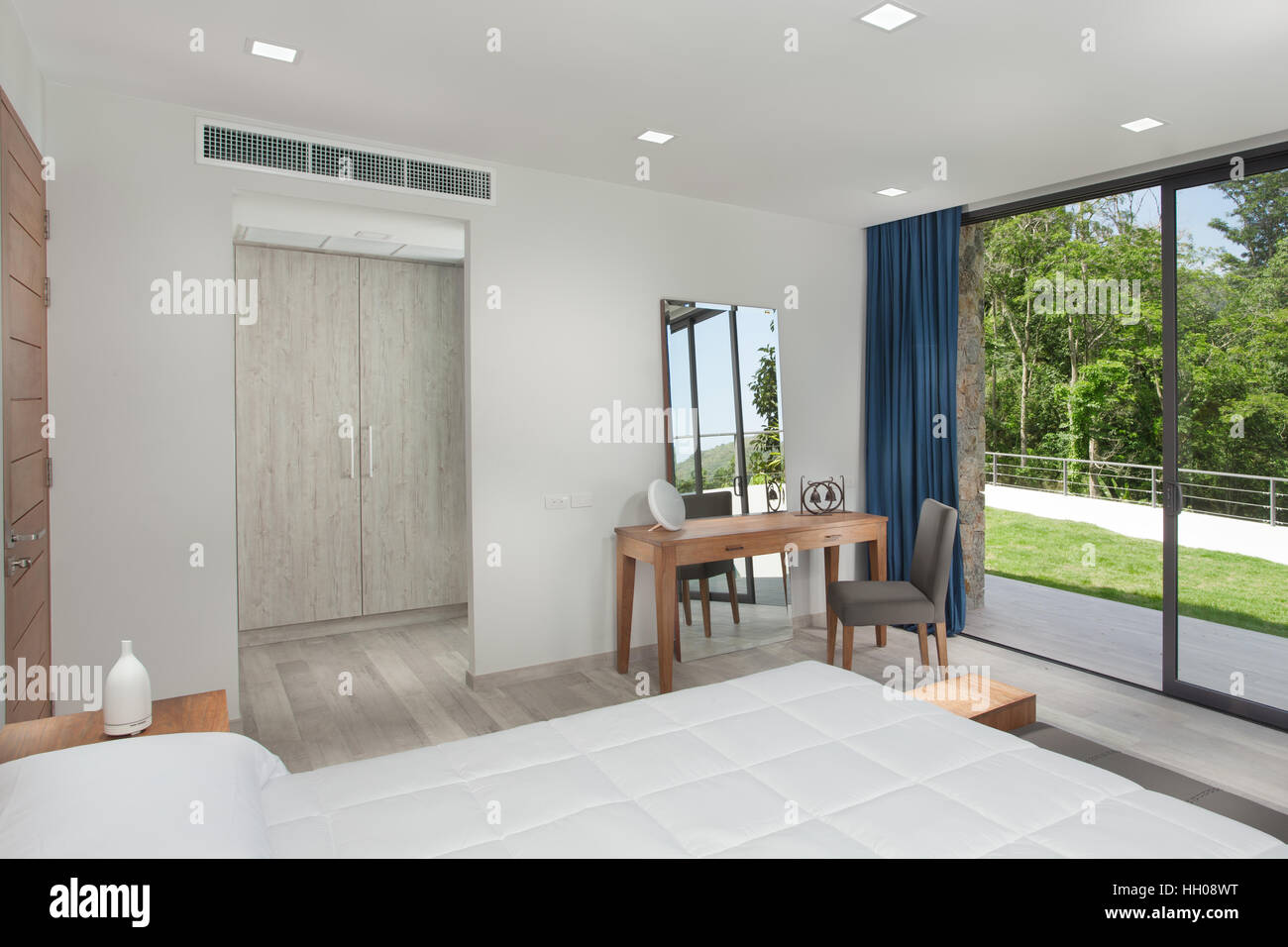 Vue panoramique de Nice chambre à coucher moderne élégant blanc Banque D'Images