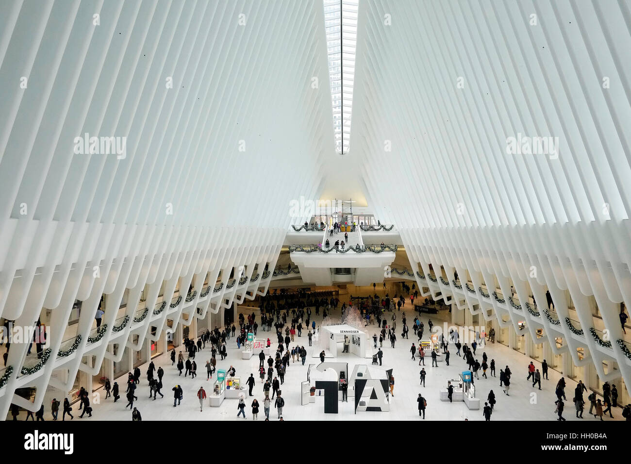 Vue de l'intérieur du bâtiment d'Oculus, partie du nouveau World Trade Center Centre de transports dans la ville de New York. Banque D'Images