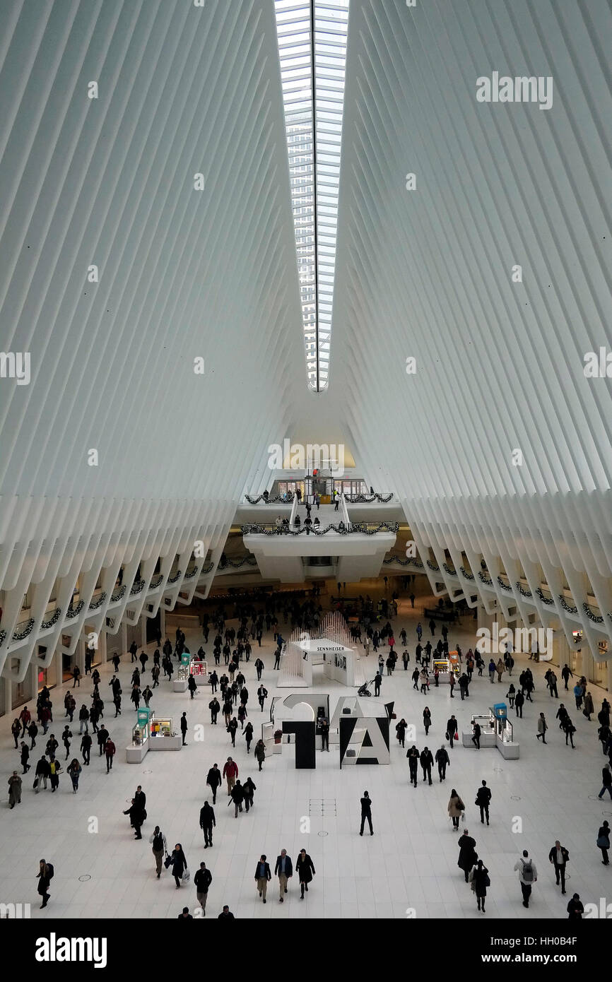 Vue de l'intérieur du bâtiment d'Oculus, partie du nouveau World Trade Center Centre de transports dans la ville de New York. Banque D'Images