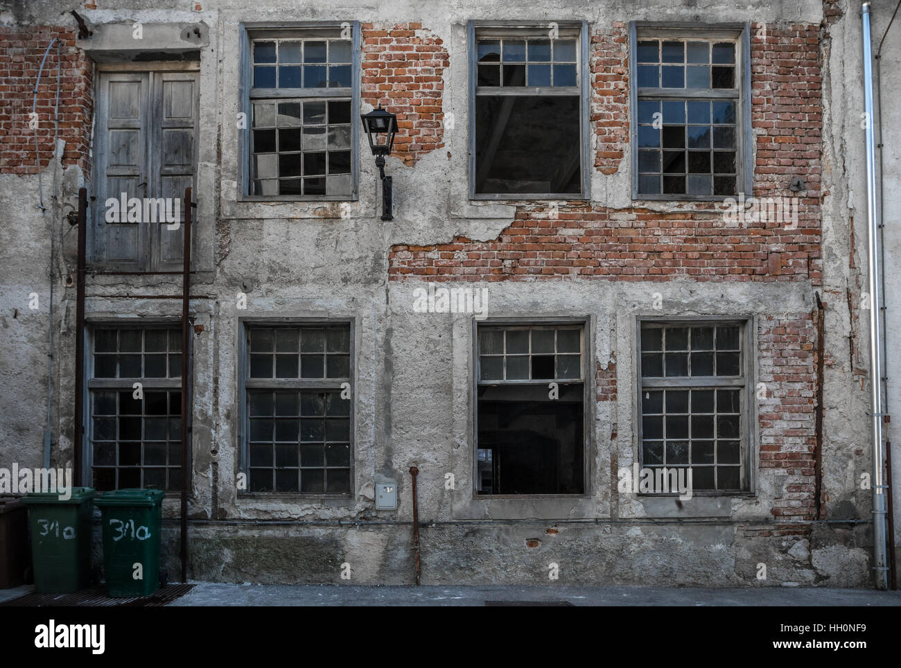 Extérieur de l'immeuble abandonné Banque D'Images