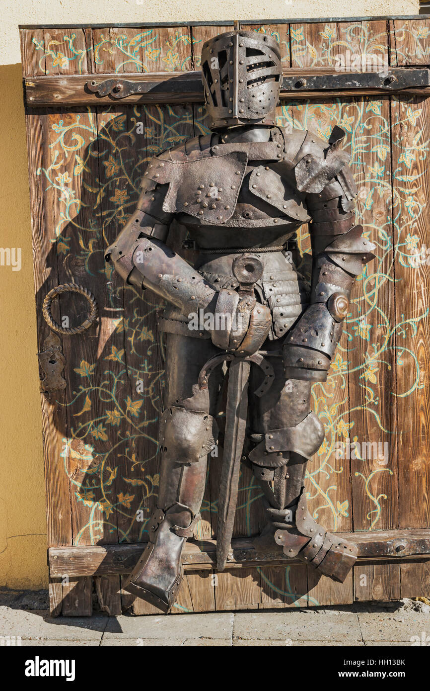 Dans un magasin de souvenirs sur la colline de Toompea (cathédrale), vous trouverez une armure de chevaliers, Tallinn, Estonie, pays Baltes, Europe Banque D'Images