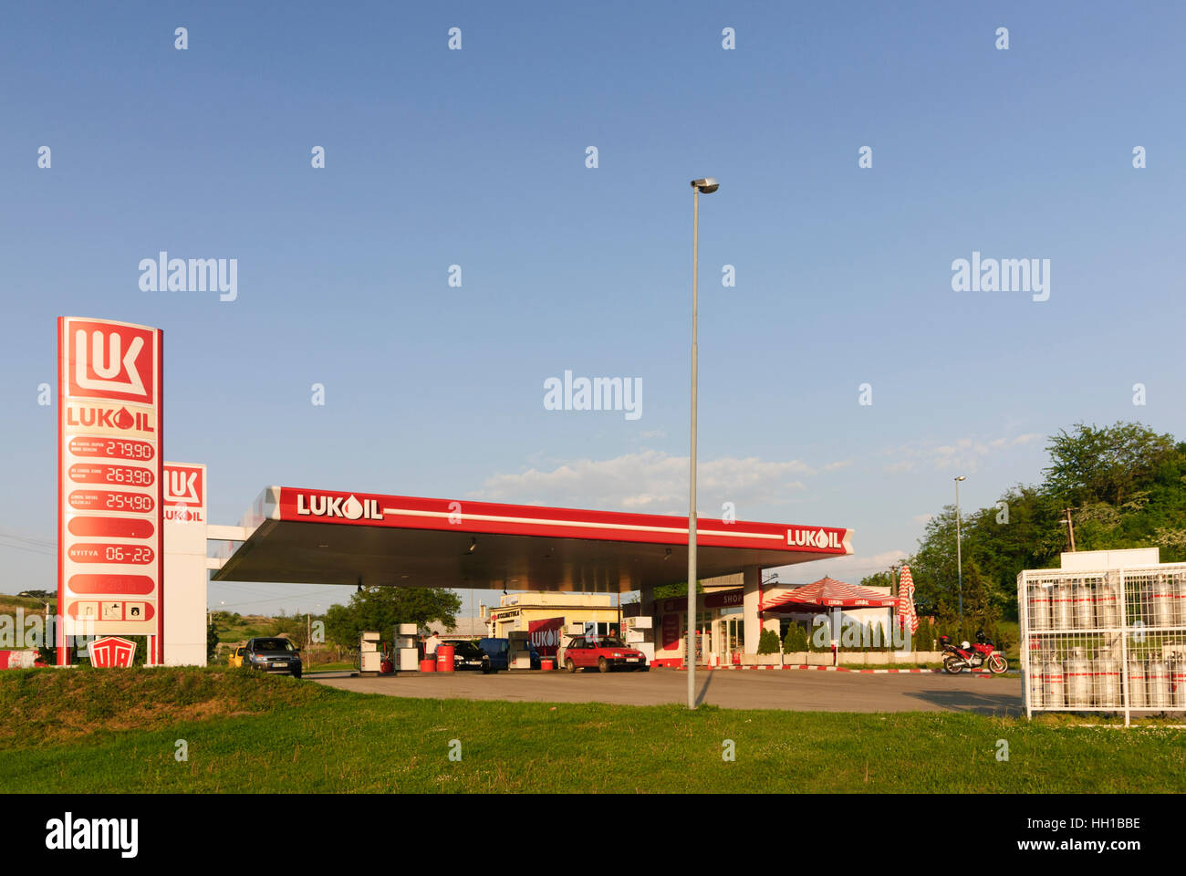 Lukoil gas station Banque de photographies et d'images à haute résolution -  Alamy
