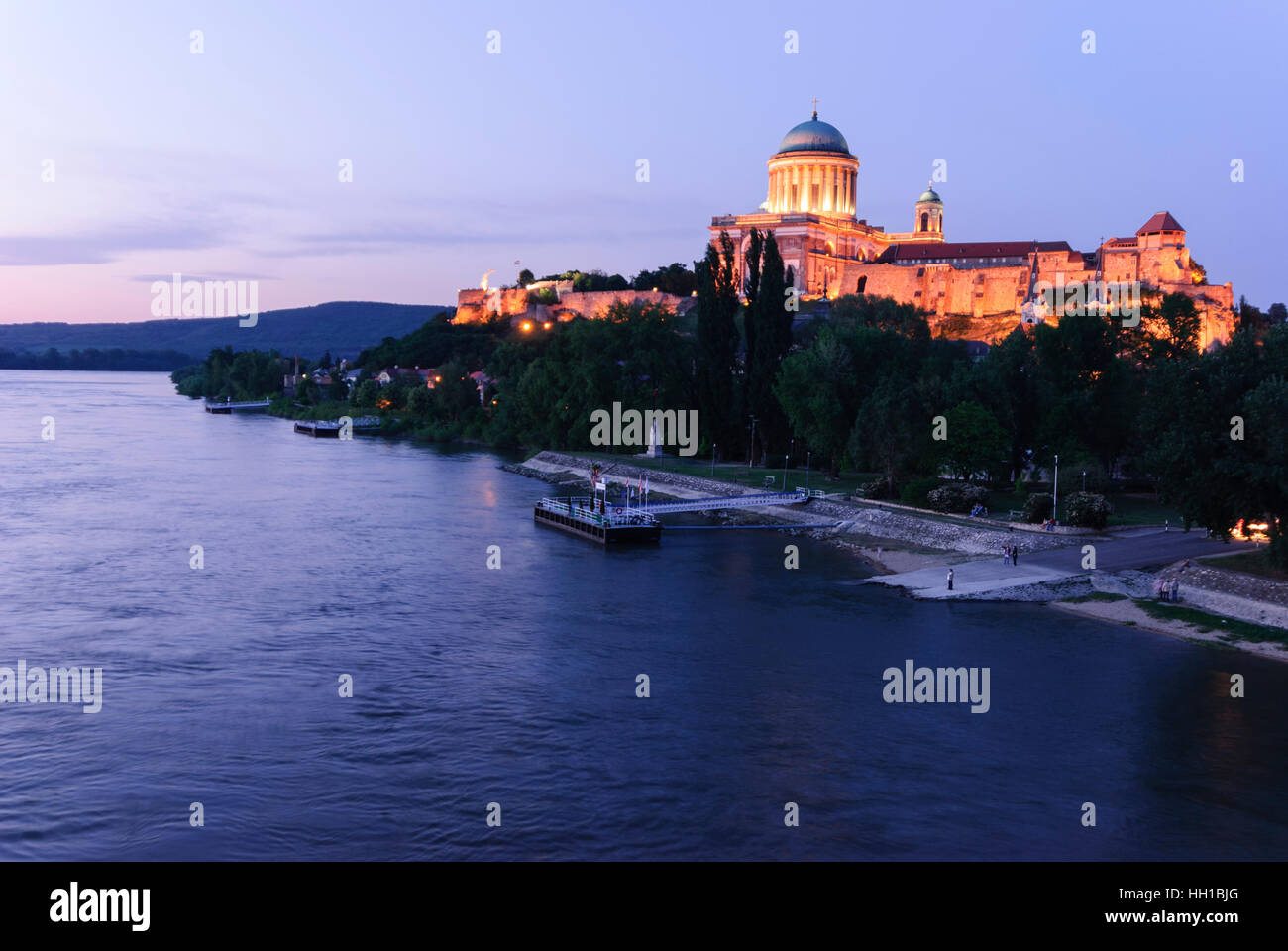 Esztergom (Gran) : Château et église basilique sur le Danube, la Hongrie, Komarom-Esztergom , Banque D'Images