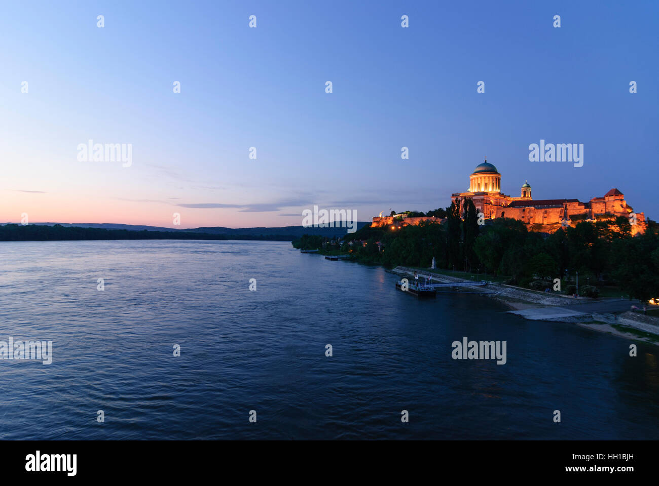 Esztergom (Gran) : Château et église basilique sur le Danube, la Hongrie, Komarom-Esztergom , Banque D'Images