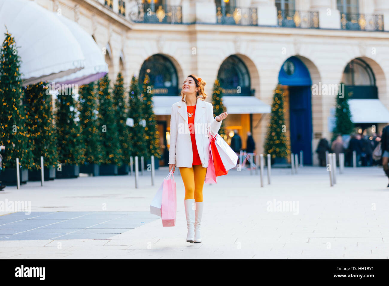 Woman doing shopping à Paris, place Vendôme Banque D'Images