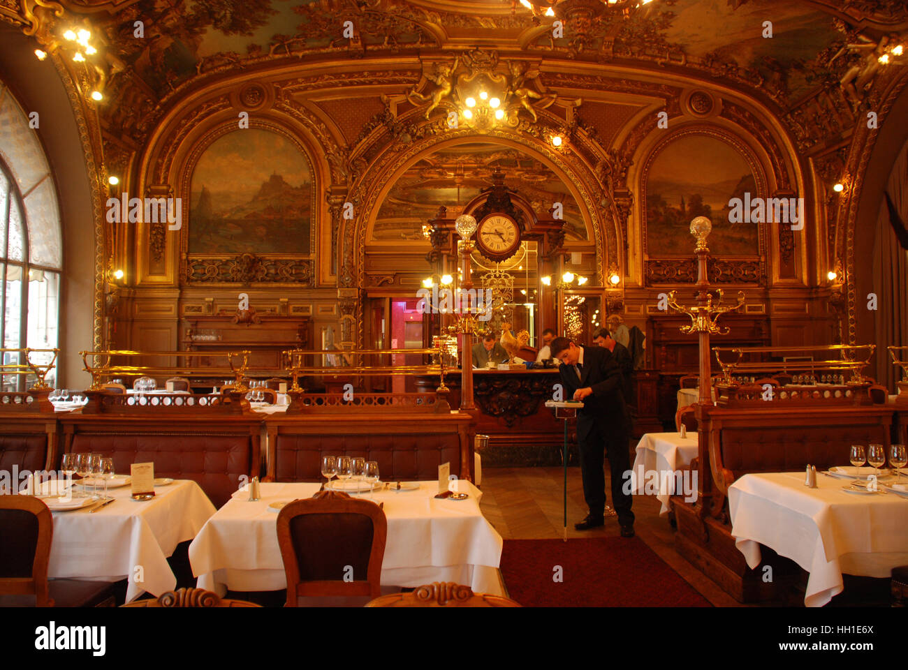 L'Art déco restaurant 'Le Train Bleu' dans la Gare de Lyon Paris France Banque D'Images