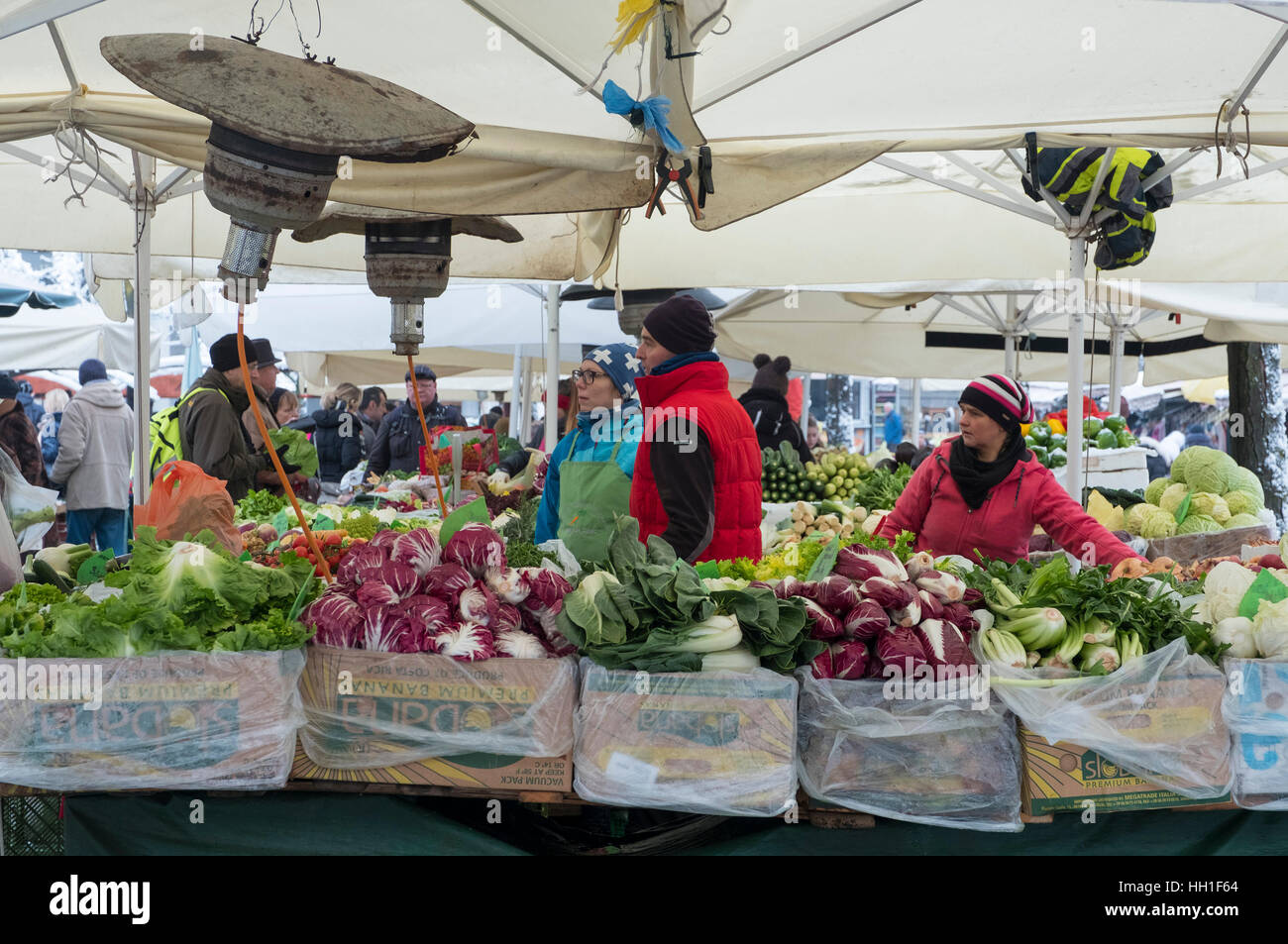 Avis de Ljubljana, Slovénie, marché en plein air en hiver Banque D'Images