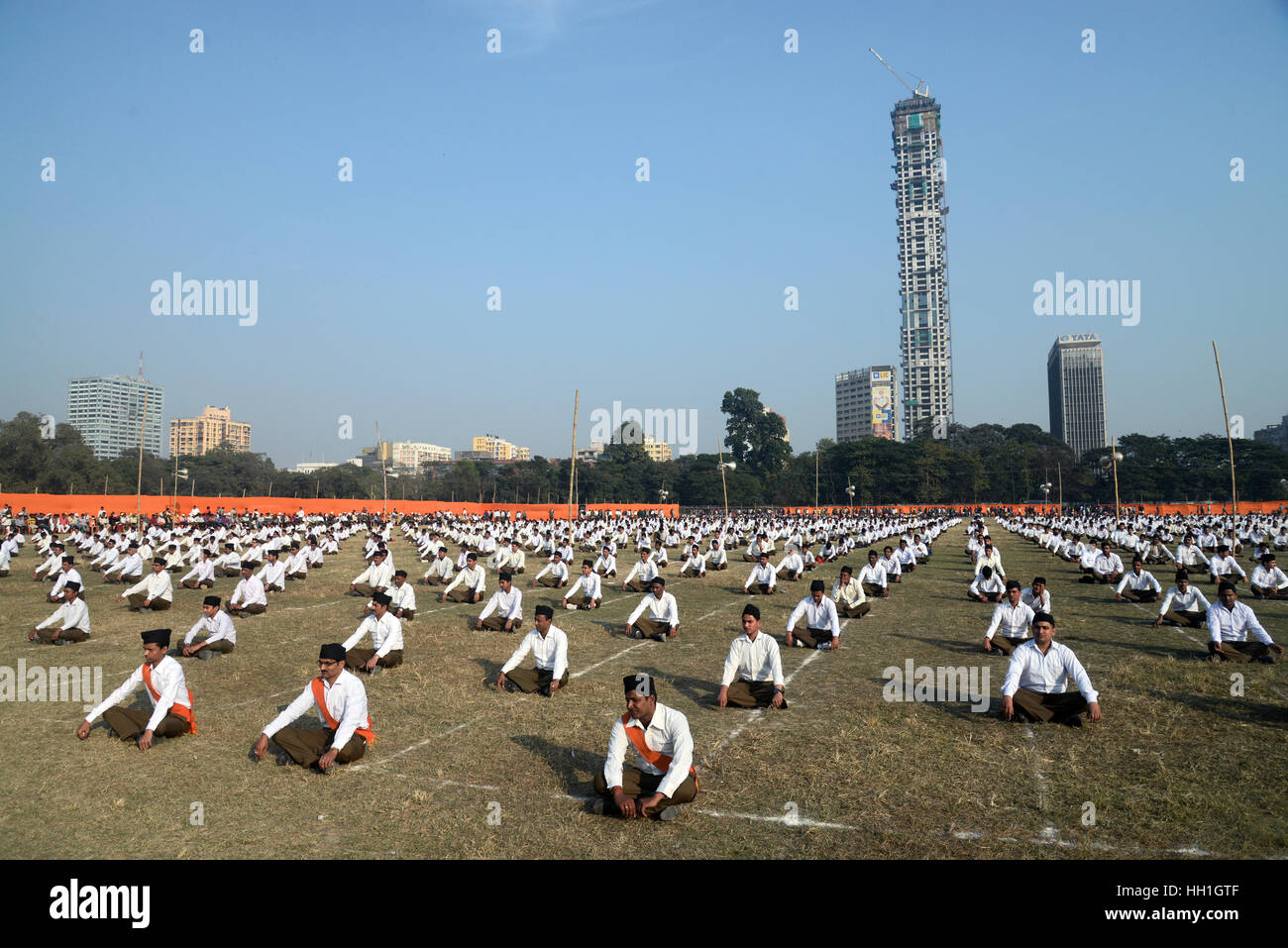 Kolkata, Inde. 14 Jan, 2017. Rasthriya Sarsabghchalak Swayamsevak Sangh ou chef Mohan Bhagwat répond à un rassemblement des swayamsevaks et militant hindou à l'occasion de Makar Sankranti au terrain de parade de la Brigade, Kolkata. Credit : Saikat Paul/Pacific Press/Alamy Live News Banque D'Images