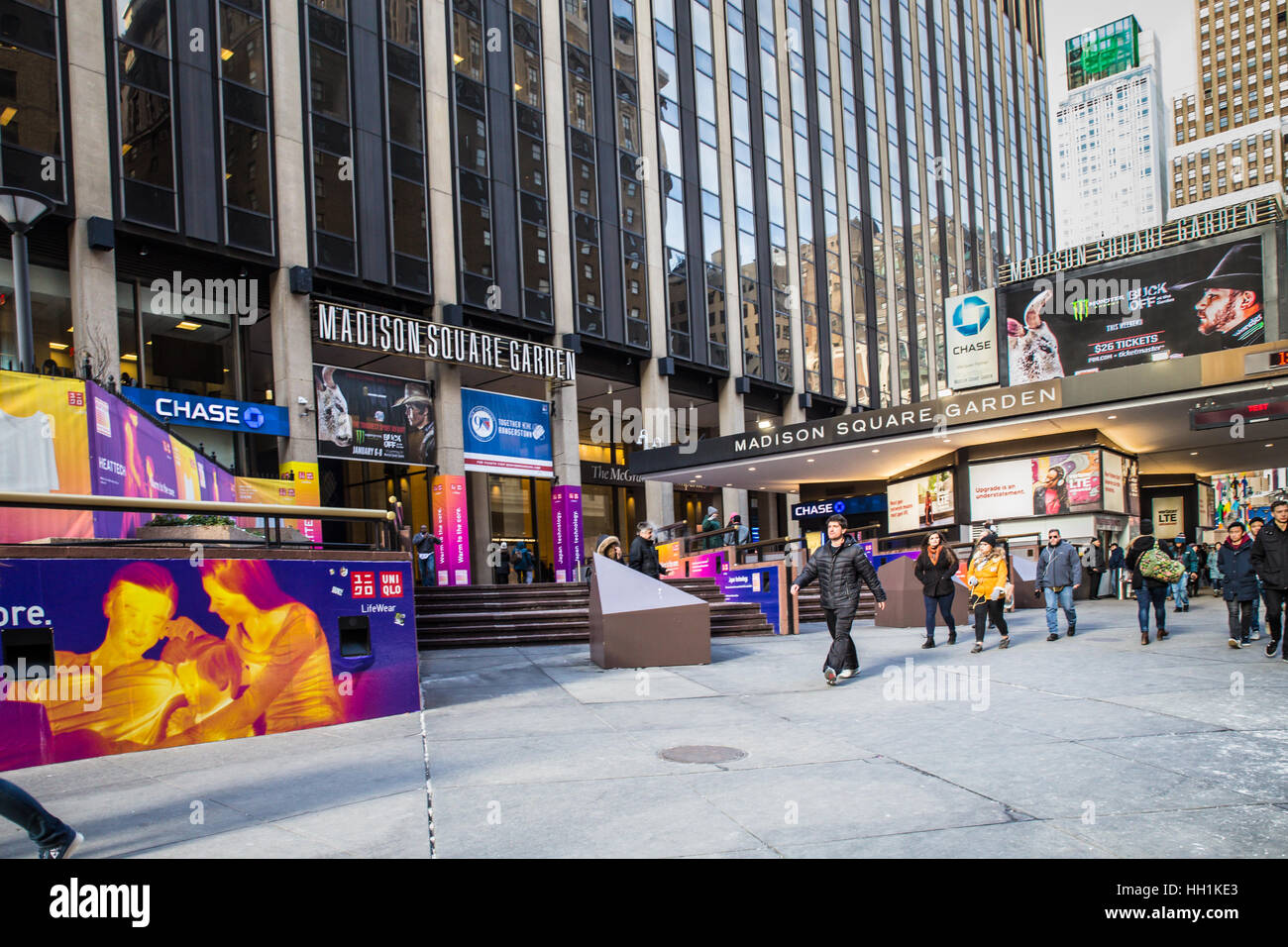 Exterior Street View de Madison Square Garden à New York Midtown Manhattan sur une journée ensoleillée Banque D'Images