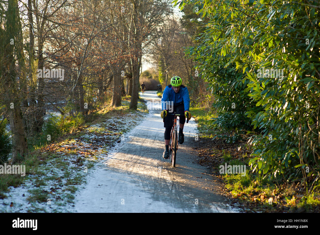 Sur le cycliste à Deeside sectes, Aberdeen. L'ancien Royal Deeside ligne de chemin de fer allant de à Aberdeen en Ecosse Ballater Banque D'Images