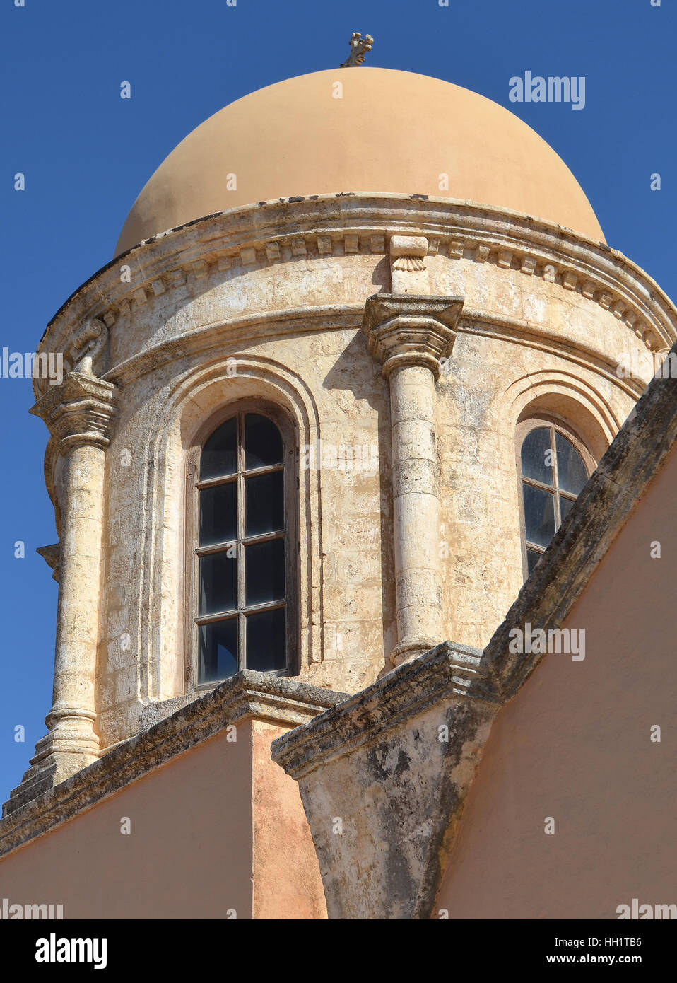 Dôme de l'église à Moni Agias Triados ton Tzagkarolon, Crète, Grèce Banque D'Images