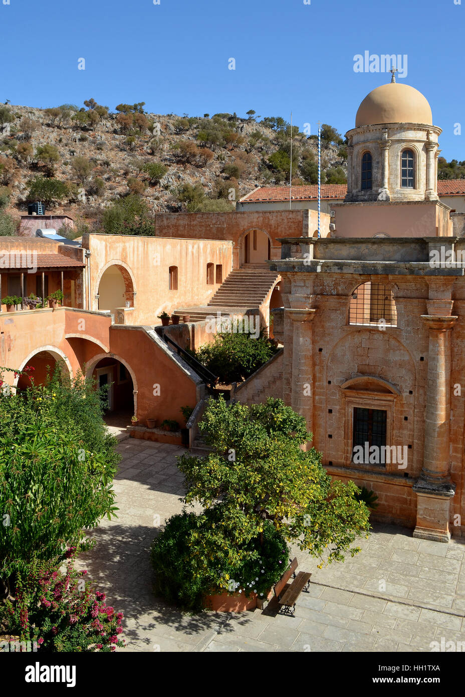 Moni Agias Triados ton Tzagkarolon son église dans la région de La Canée, Crète, Grèce Banque D'Images