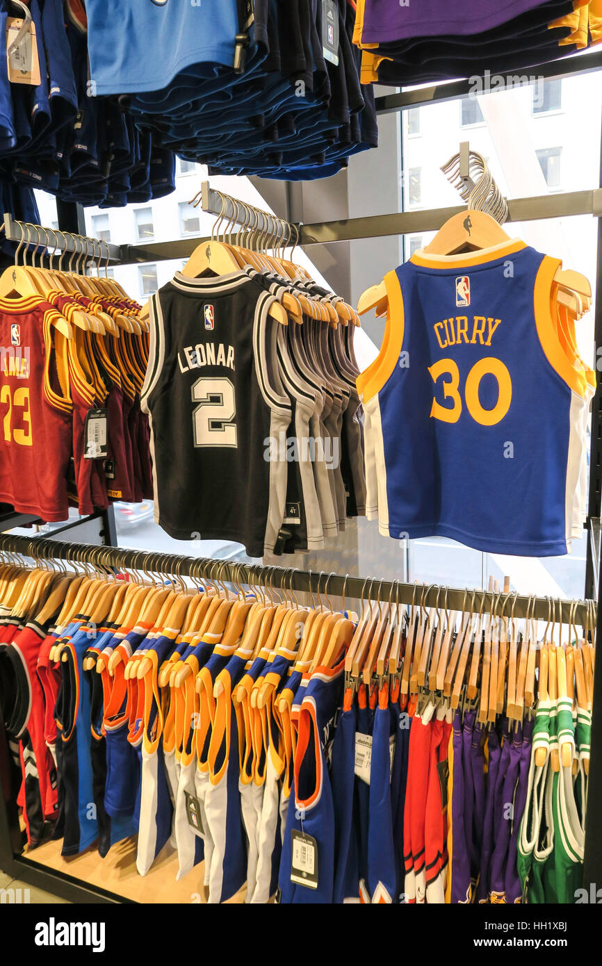 NBA Store on Fifth Avenue, New York, USA Photo Stock - Alamy